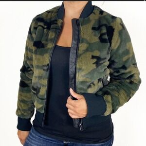 PEYTON JENSEN Green Black Camouflage Faux Fur Fuzzy Sherpa Bomber Jacket - M